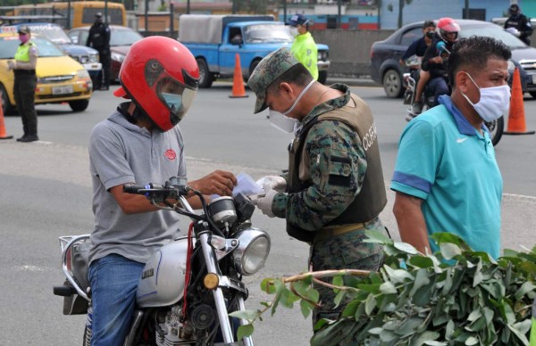 Ecuador prolonga al menos una semana la suspensión de trabajo por coronavirus