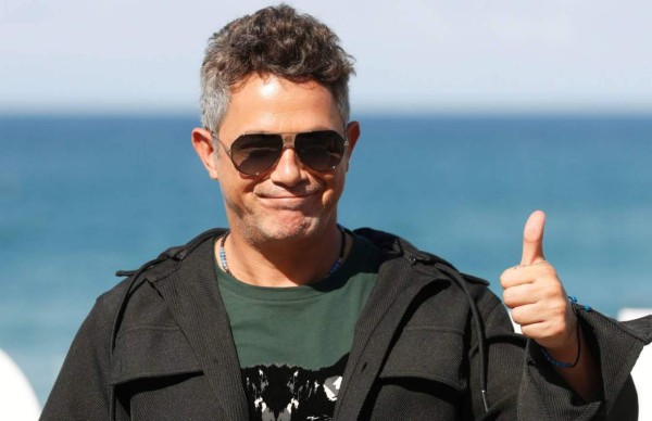 Alejandro Sanz presume su amor con Rachel Valdés