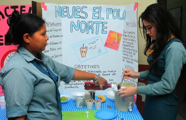 Estudiantes sampedranos deleitan el paladar con sus proyectos