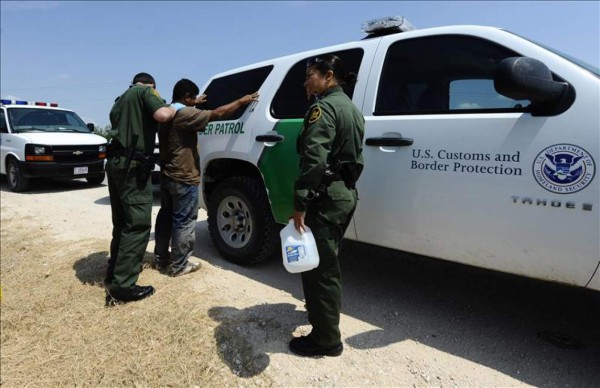 Rescatan a 33 migrantes de un camión refrigerado