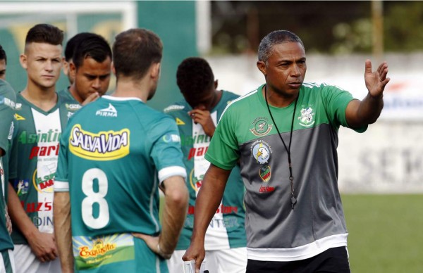 Reynaldo Clavasquín podría volver a dirigir al Platense