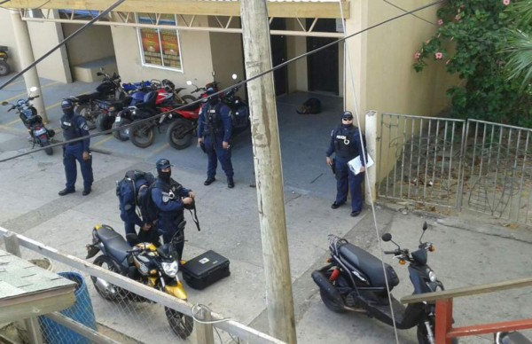 Funcionarios municipales de Utila declaran ante la Fiscalía