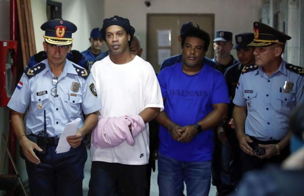 Ronaldinho podría volver a la cárcel pero por otra inesperada acusación