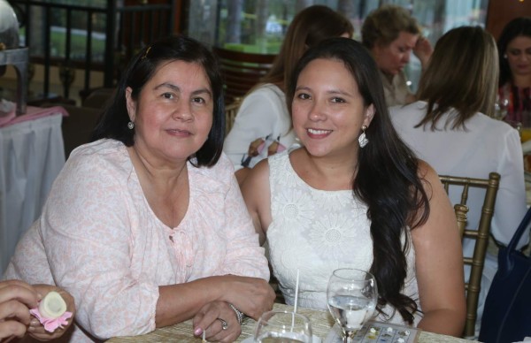 Fiesta maternal para Mónica Araujo de Borrell