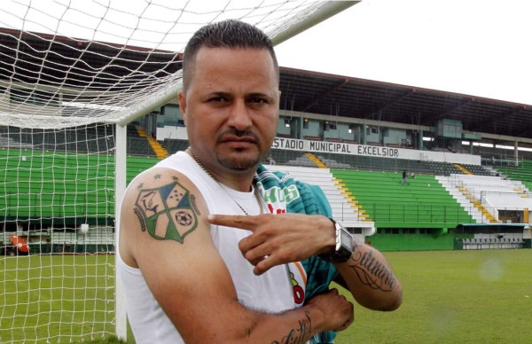 El aficionado que tiene tatuado el amor por Platense