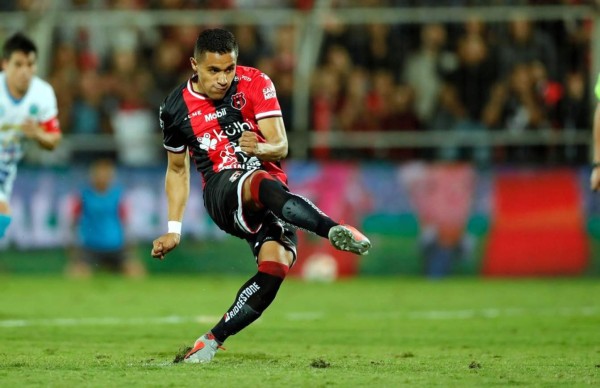 Roger Rojas revela quien le enseñó a lanzar tiros libres tras el golazo que hizo