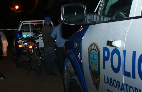 Pareja es acribillada cuando iba a su hogar