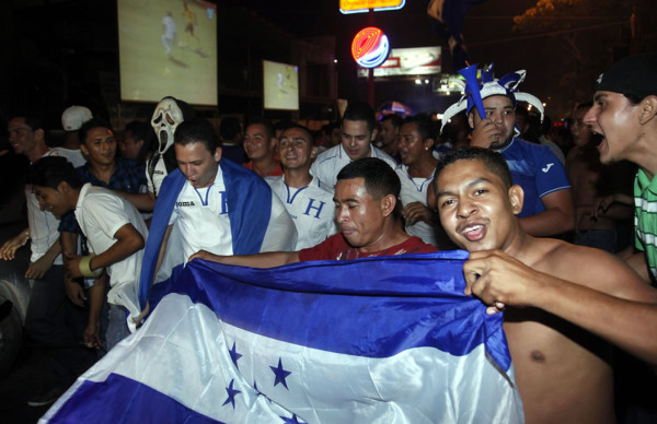 Vídeo: Miles celebran pase de Honduras al Mundial de Brasil 2014