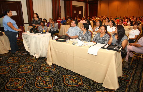 Instruyen a maestros de Cortés sobre educación inclusiva