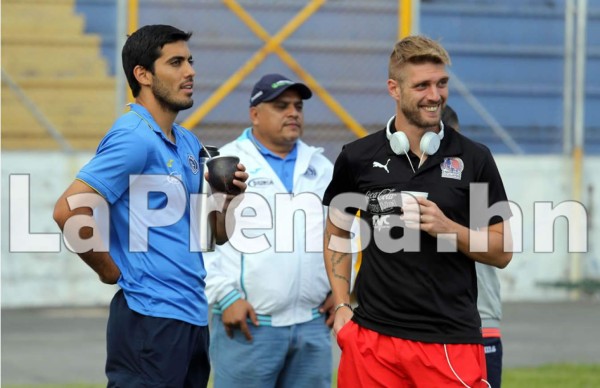 Argentinos Walter García y Martín Pucheta apuestan asado en el clásico Olimpia-Motagua