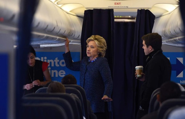 FBI retoma investigación sobre correos de Hillary Clinton