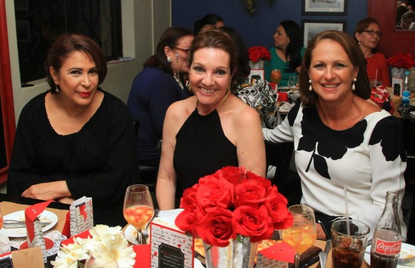 Velada de emociones para Paulina Kattán