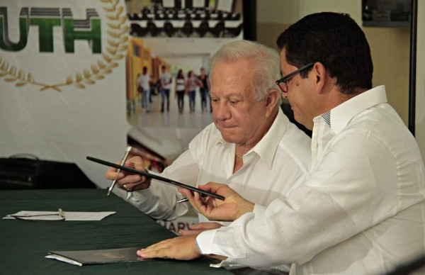 10,000 estudiantes de la UTH a alfabetizar