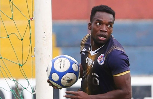 'Pery' Martinez se luce en semifinales de liga salvadoreña