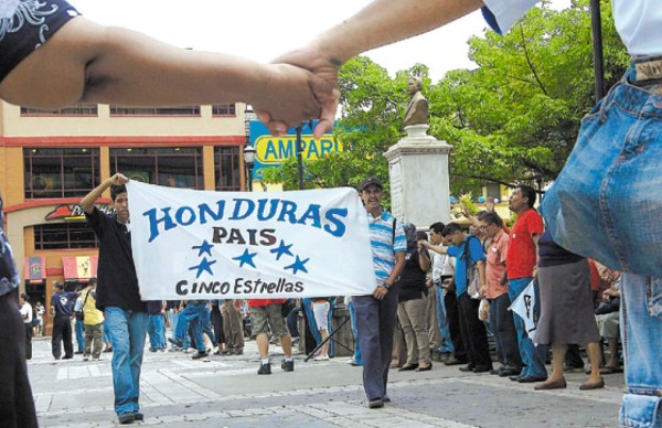 Misioneros extranjeros oran por la paz de SPS