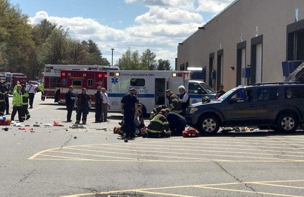 Camioneta embiste multitud y deja tres muertos en EUA