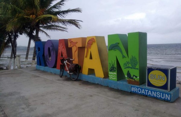 Los momentos mágicos de Tabare junto a su bicicleta 'América' en Honduras