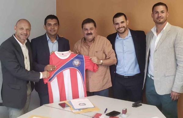 Amado Guevara es presentado como nuevo DT de Puerto Rico