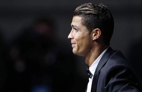 Cristiano Ronaldo sopla velas en pleno frenesí emprendedor