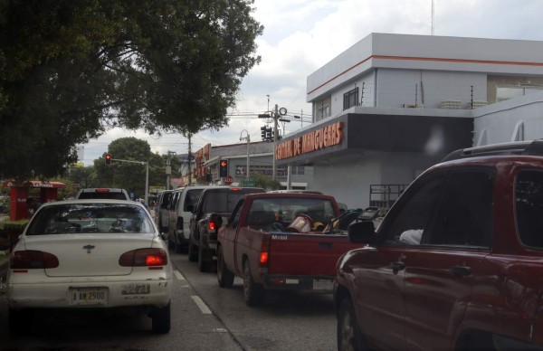 Más de 18,000 conductores sampedranos adeudan matrícula vehicular de este año