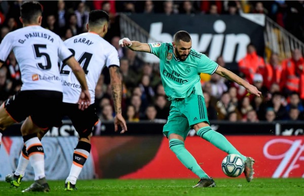 Agónico empate del Real Madrid ante Valencia con gol de Benzema en el último segundo