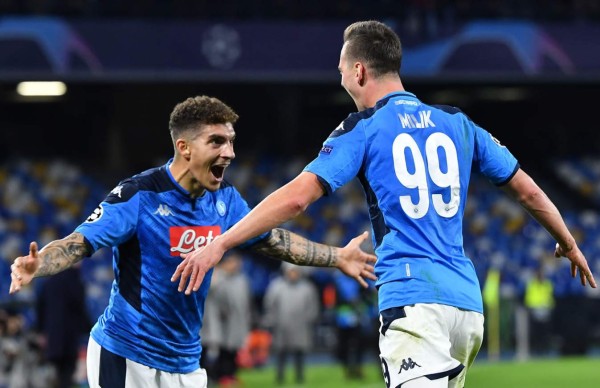 El Napoli de Ancelotti golea para avanzar a octavos de la Champions League