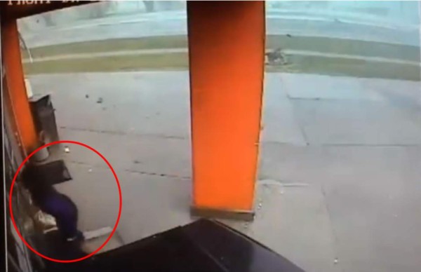 Le pasó un tornado por encima y se salvó de milagro