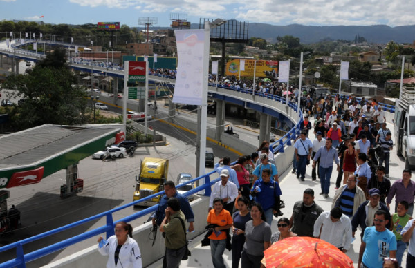 Inauguran paso aéreo en la capital de Honduras