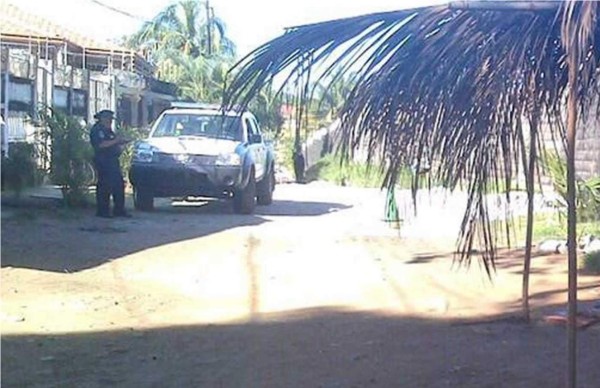 Frente a su casa llegan y asesinan a mujer en Tela