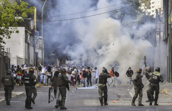 Venezuela: Suben a 26 los muertos en medio de las protestas contra Maduro, según ONG   