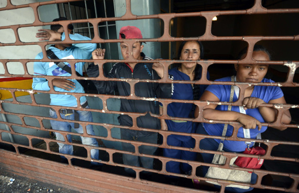 Ola de protestas en Venezuela deja dos muertos más