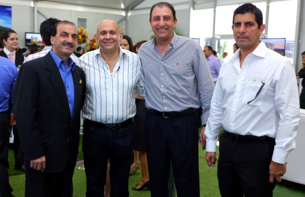 Histórico brindis por el proyecto Panorama