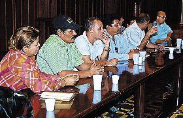 Algunos empleados por contrato tendrán plazas