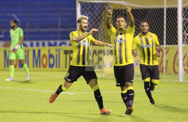 Video: Real España se bajó al Olimpia con doblete de Rony Martínez
