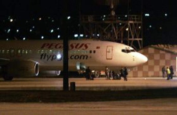 Un turco secuestra un avión y se entrega rápidamente a las autoridades