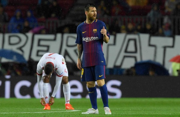 Descubren a Messi sacando una pastilla en pleno partido