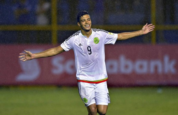 Raúl Jiménez marcó uno de los goles contra El Salvador.