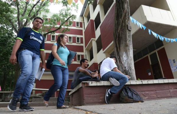 Unah garantiza cupo mínimo de tres clases a partir del 2016