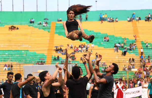 Hondureños demuestran civismo en desfiles patrios