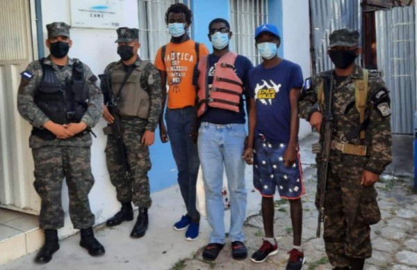 Rescatan a tres pescadores jamaiquinos tras naufragar dos semanas