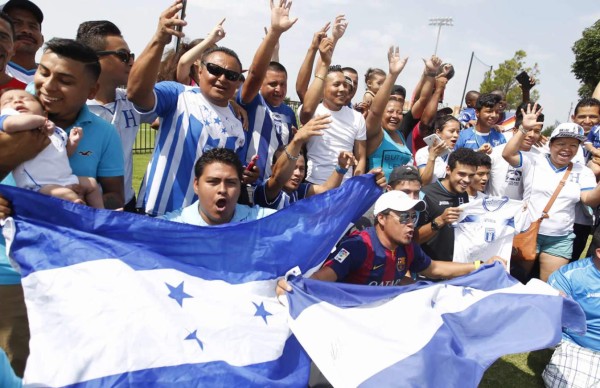 Afición catracha en Dallas confía en la Selección