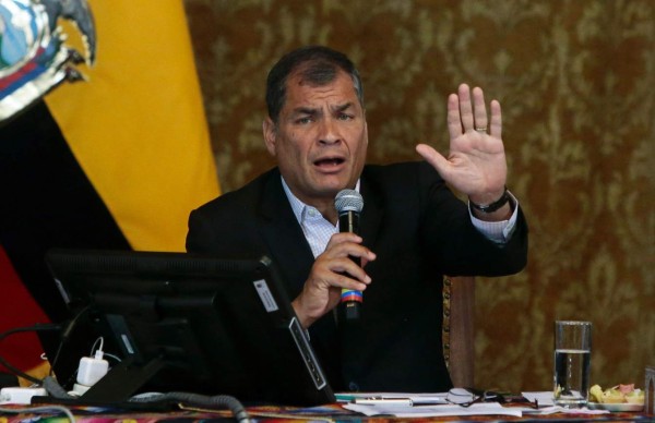 Correa advierte que aplicará la 'muerte cruzada' si gana Lasso