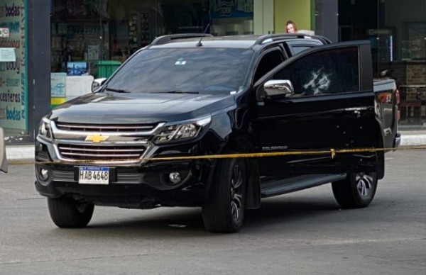 Acribillan a un hombre dentro de un pick up en una gasolinera de San Pedro Sula