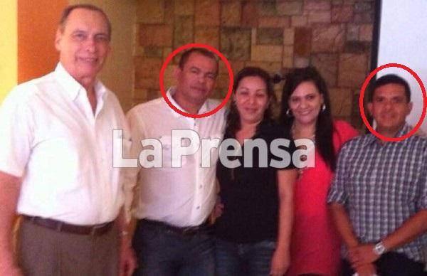 Esta es la otra imagen que presentó en la fiscalía. Al centro aparece Javier Rivera Maradiaga y a la derecha Fabio Lobo.