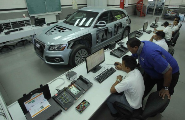 Industria demanda egresados en Autotrónica y Mecatrónica