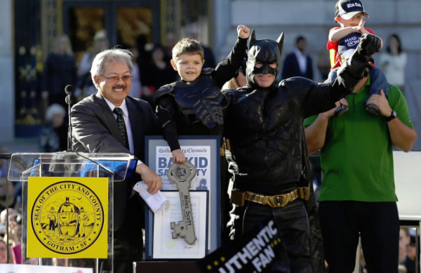 Niño con cáncer cumple su sueño de ser Batman por un día