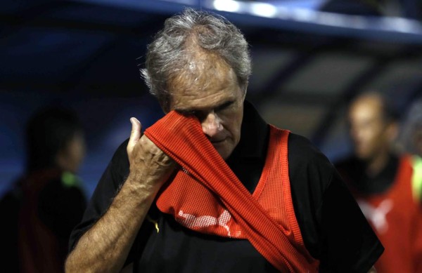 Zanabria pone su renuncia como técnico del Real España