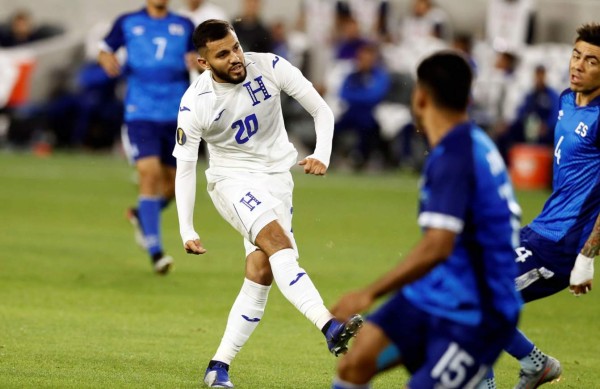 Jorge Álvarez marcó su primer gol con la Selección de Honduras. Foto EFE