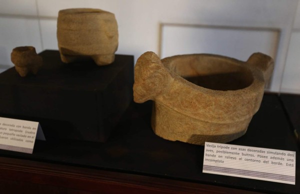 Juan Orlando Hernández inaugura exposición de 17 piezas arqueológicas