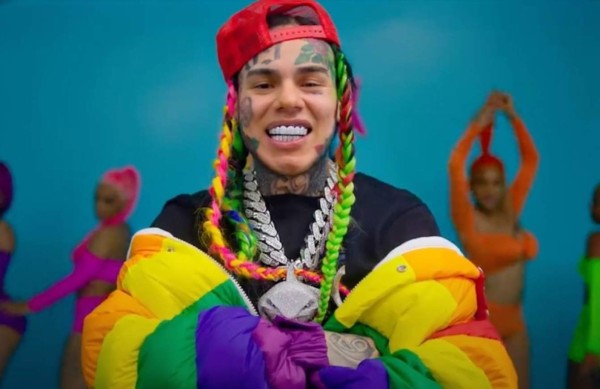 Tekashi 6ix9ine podrá seguir usando Facebook e Instagram pese a su historial delictivo